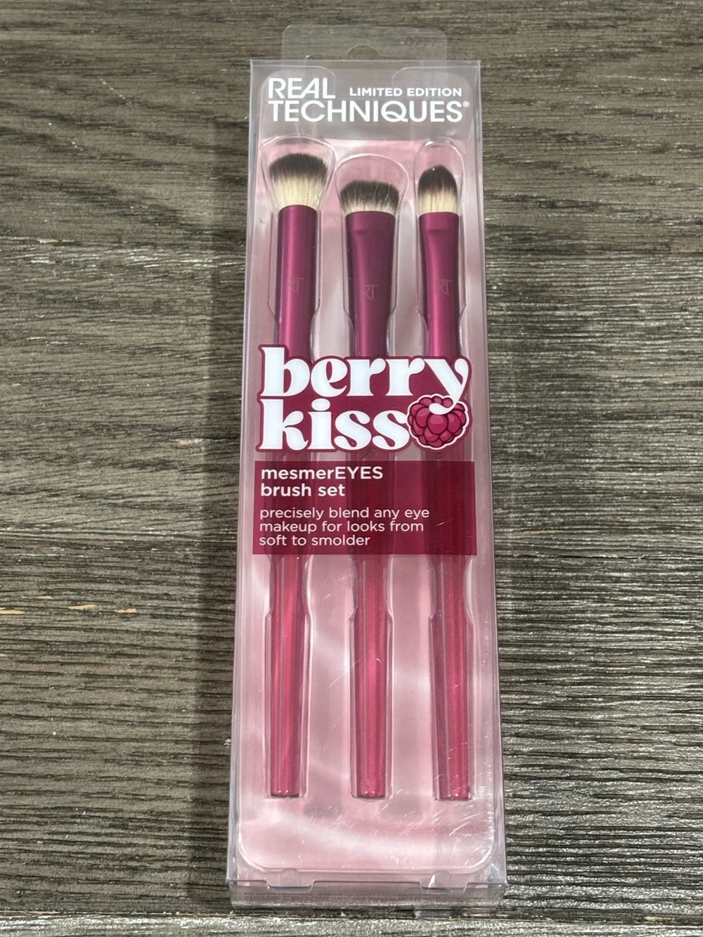 Real Techniques Limited Edition Berry Kiss Makeup Set